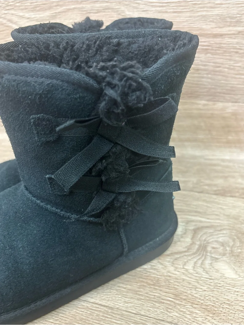 Koolaburra by UGGS Black Faux-Suede Winter Boots w/ Side Ribbon Bows kids size 5